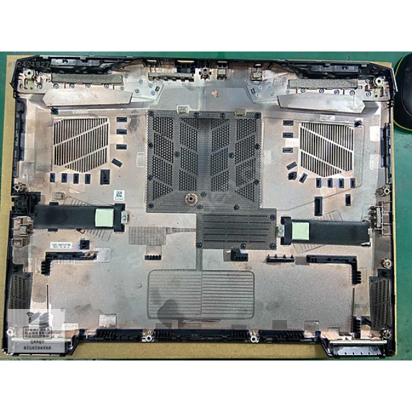 Acer Predator PH315-55 alt kasa